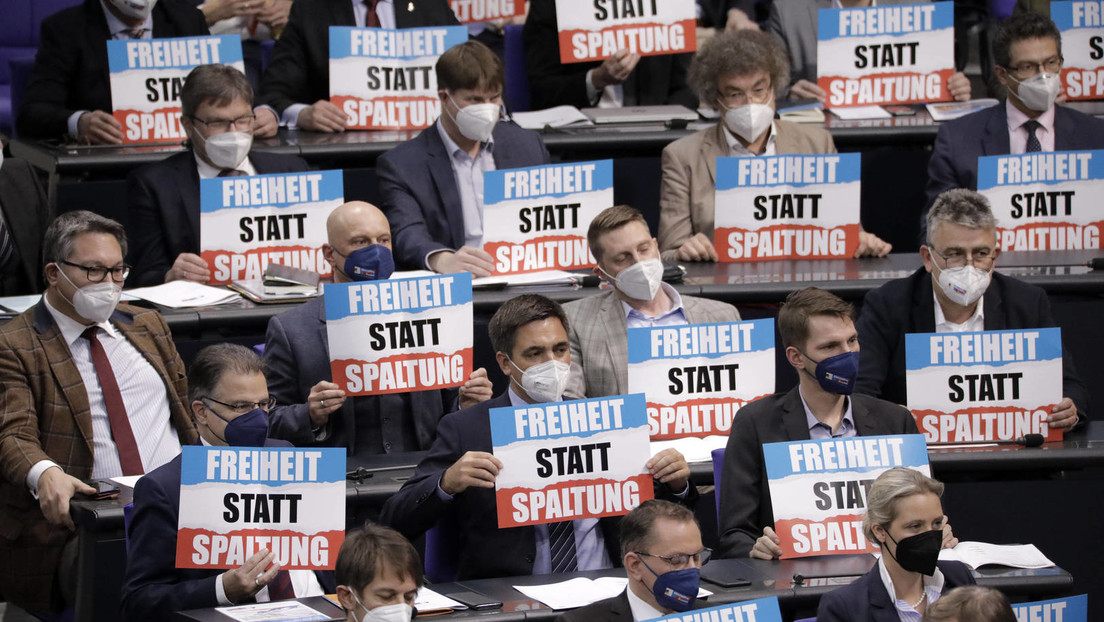 AfD fordert Scholz im Bundestag heraus: "Freiheit statt Spaltung" und keine Impfpflicht