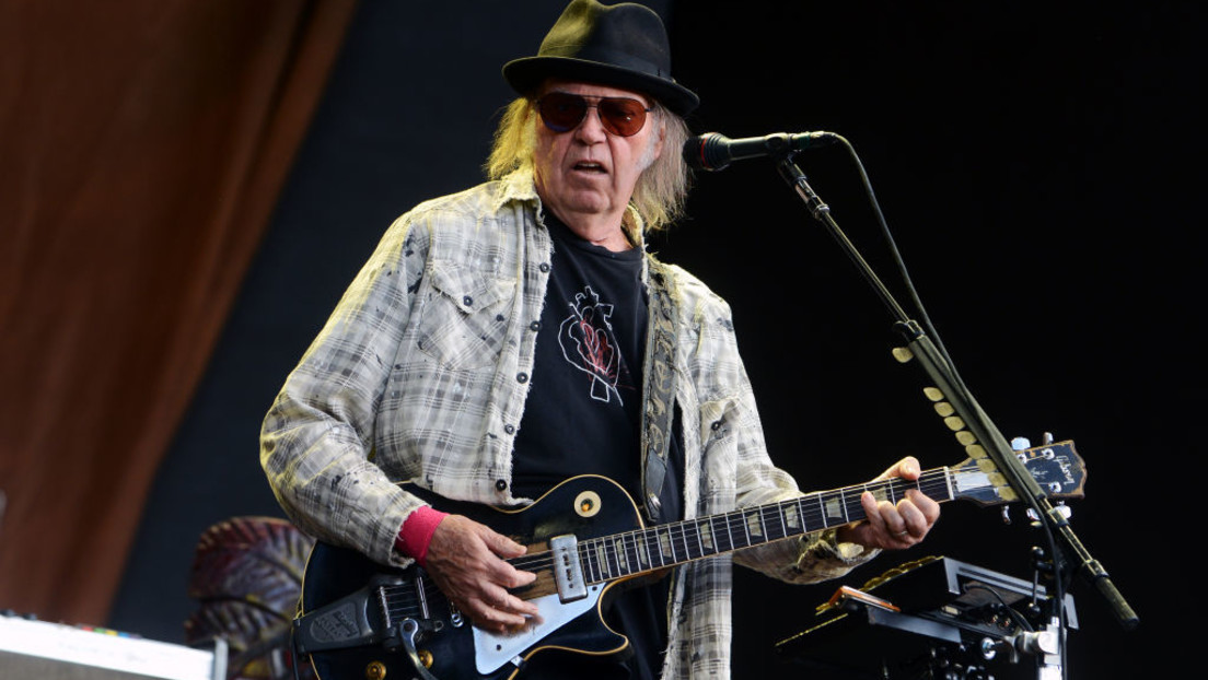 Der Musiker Neil Young fordert vom Streaming-Dienst Spotify, den Podcast von Joe Rogan zu löschen