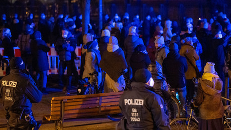 "Sehr, sehr großes Demonstrationsgeschehen" – Zehntausende spazieren gegen Corona-Politik