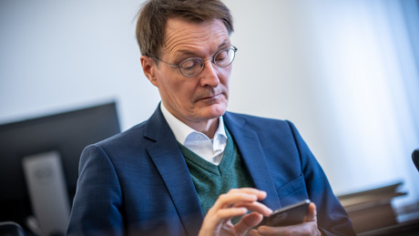 Lauterbach: "Omikron als schmutzige Impfung ist keine Alternative zur Impfpflicht"