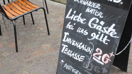 Booster oder Schnelltest – Bund und Länder legen 2G+ für Gastronomie fest