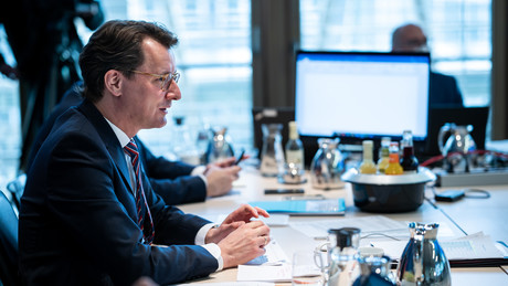 NRW-Ministerpräsident Wüst zeigt sich besorgt: Auch im Westen Deutschlands immer mehr "Spaziergänge"
