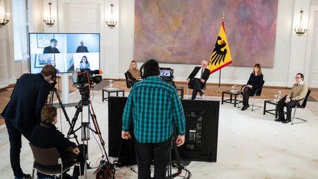Hauptsache Impfpflicht – Regierung will von Widersprüchen nichts wissen