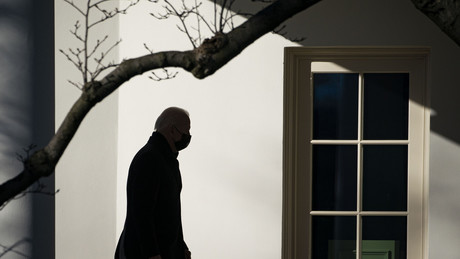 Nach einem Jahr im Amt: Joe Bidens Zustimmungsrate liegt hinter der Donald Trumps