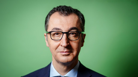 Özdemir hat große Pläne: "Nachhaltige Landwirtschaft im Einklang von Natur, Umwelt und Tierwohl"