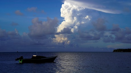 Nach Ausbruch eines Untersee-Vulkans: Wellen überfluten Küstenortschaften in Tonga