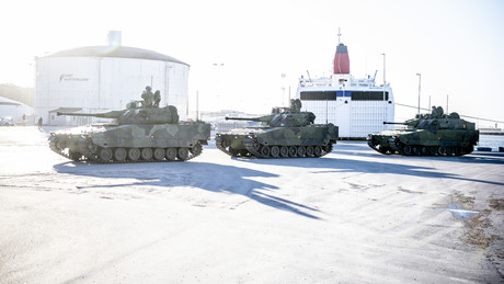 Schwedische Panzer patrouillieren Häfen auf Gotland wegen Spannungen zwischen Russland und NATO