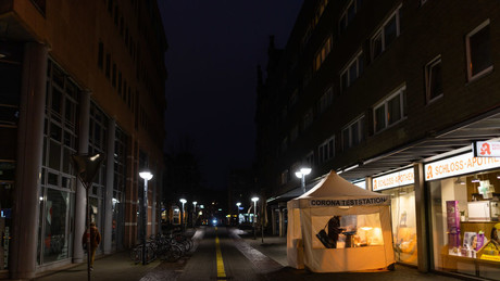 Karlsruhe: Ungeimpfte erhalten ab 21:00 Uhr Ausgangssperre