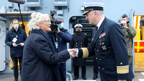 Rituale stalinistischer Selbstkritik – oder: Der erzwungene Rücktritt des Marine-Vizeadmirals