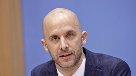 Auswärtiges Amt finanziert freiwillige Ausreise für Angehörige von Botschaftspersonal aus Kiew