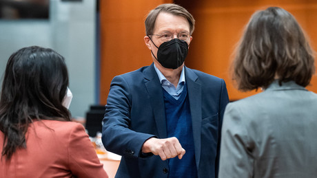"In 30 Jahren nicht erlebt" – Wirbel um Lauterbach und die Verkürzung des Genesenenstatus
