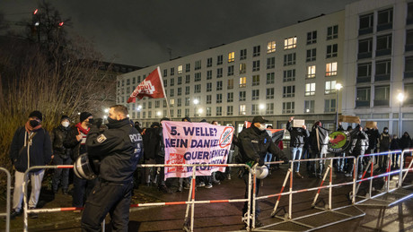 Bundestagsdebatte um Impfpflicht: 1.600 Polizisten und "Medienschutzbereiche"
