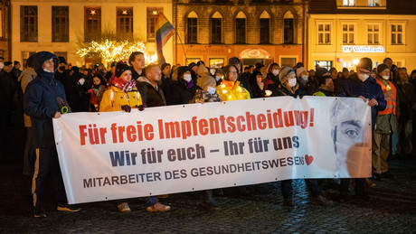 "Die Verwaltung ist völlig ausgelastet": MV-Landkreis kapituliert vor berufsbezogener Impfpflicht