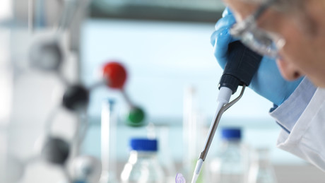 Generalsekretär der Gesellschaft für Immunologie: Geimpfte und Genesene müssen gleichgestellt werden