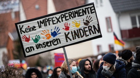 Unter Androhung von "Waffengewalt" – Stadt Ostfildern verbietet Demos gegen Corona-Regeln