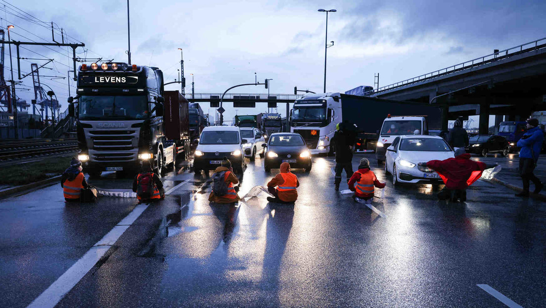 Nach Autobahnen nun auch Häfen und Flughäfen: Lebensmittel-Aktivisten weiten Proteste aus
