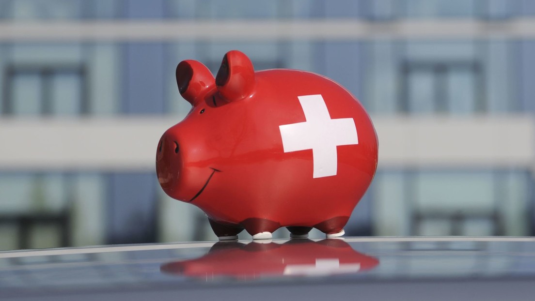 Schweiz friert vorerst keine russischen Konten ein