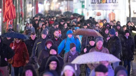 "Spaziergänge" am Montag: Wieder Tausende auf der Straße
