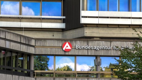 Vor Impfpflicht im März: 12.000 Pflegekräfte melden sich arbeitssuchend