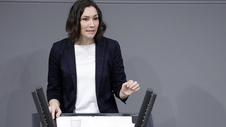 "Am Ende der Fahnenstange angekommen": Für Familienministerin Impfpflicht ab 18 dringend notwendig