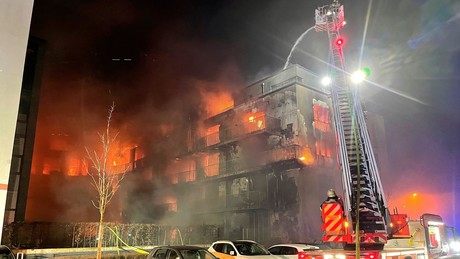 Großbrand in Essen: Kompletter Wohnblock in Flammen – Mehrere Verletzte