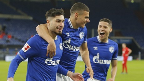 Fußball-Traditionsverein Schalke 04 hält vorerst an Sponsor Gazprom fest