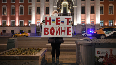 Mehrere russische Politiker und Oligarchen sprechen sich gegen den Krieg aus
