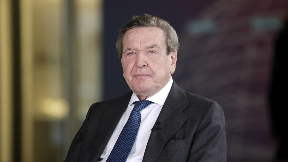 Scholz fordert Schröder zum Rückzug von allen Ämtern auf