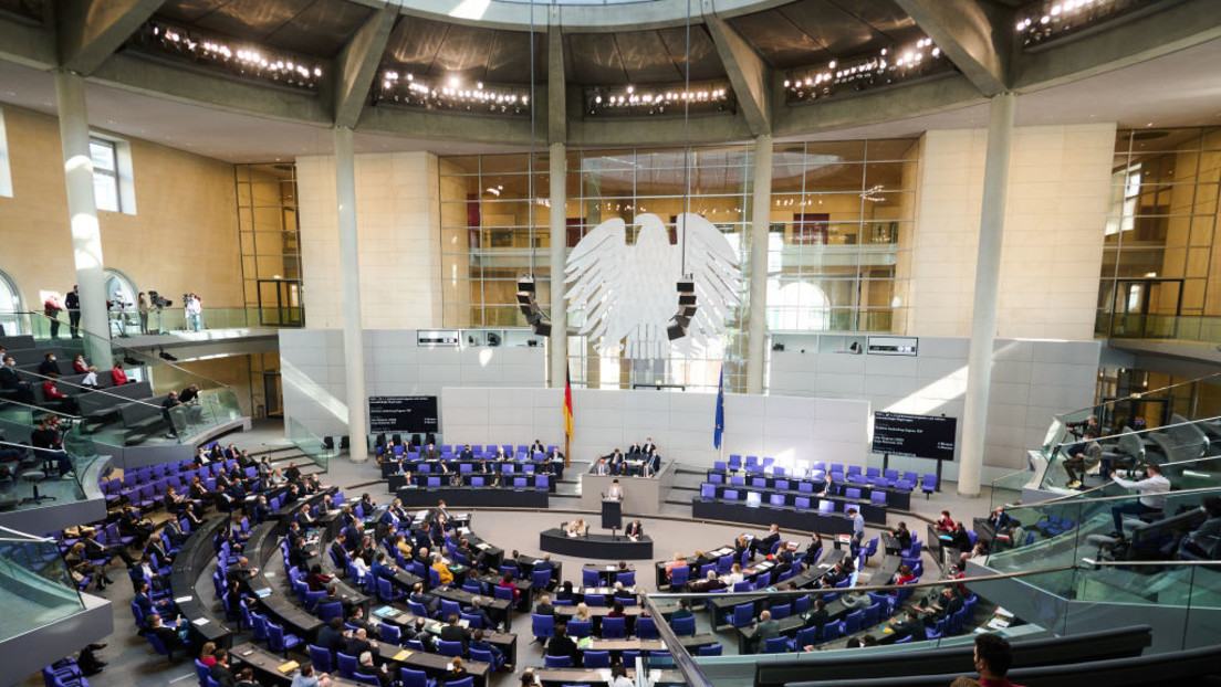 Abwesenheit im Bundestag: Immer mehr Abgeordnete trotz Impfung in Quarantäne