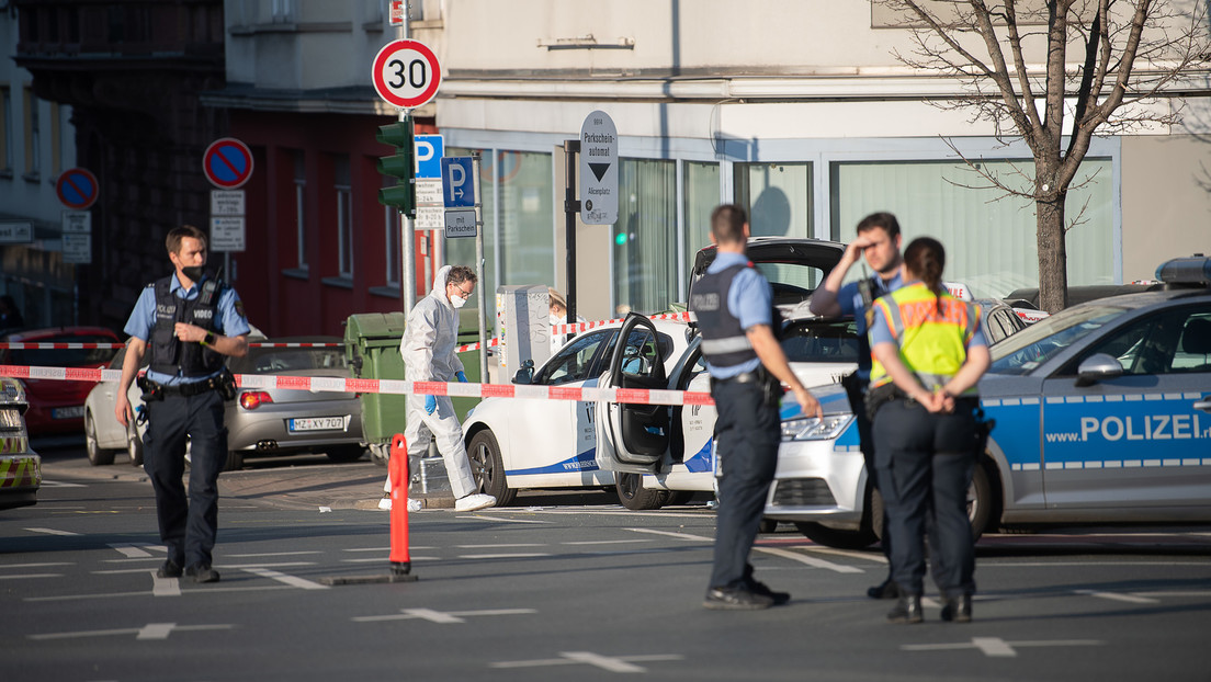 Mainz: Mann greift mehrere Menschen mit Messer an – Polizist muss schießen