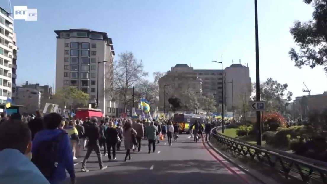 LIVE: Anti-Kriegs-Demonstration in Solidarität mit der Ukraine in London