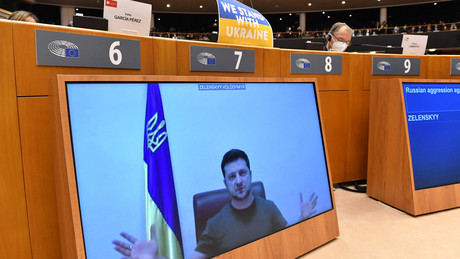 Selenskij wendet sich an Europaparlament und fordert Aufnahme der Ukraine in die EU