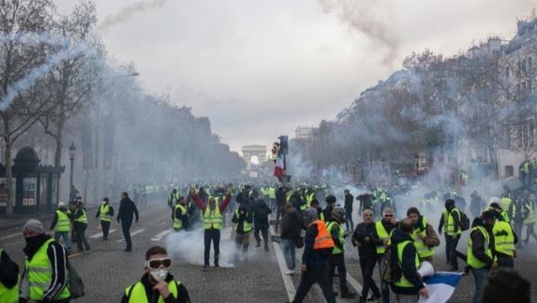 LIVE: Gelbwesten protestieren in Paris gegen die Regierung