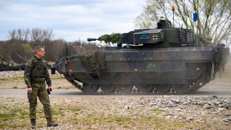 Bundeswehrübung in Sachsen-Anhalt: Mit Panzern über die Elbe (Videos)