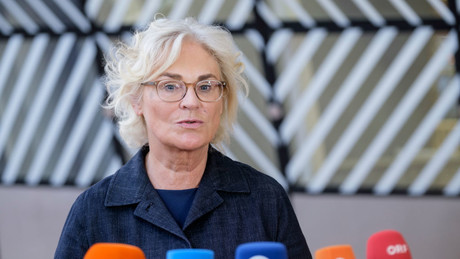 "Sehr unglückliche Figur" – CDU/CSU fordern Entlassung von Verteidigungsministerin Lambrecht
