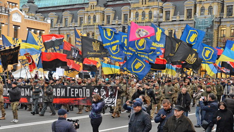 Westliche Medien schließen sich zusammen, um ukrainische Neonazis reinzuwaschen