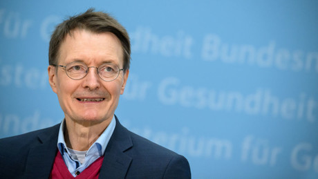 Nach nur 48 Stunden – Lauterbach kritisiert eigene Verordnung und revidiert Isolationsregel