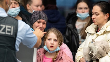 US-Magazin: Afghanische Flüchtlinge müssen in Deutschland Wohnungen für Ukrainer räumen