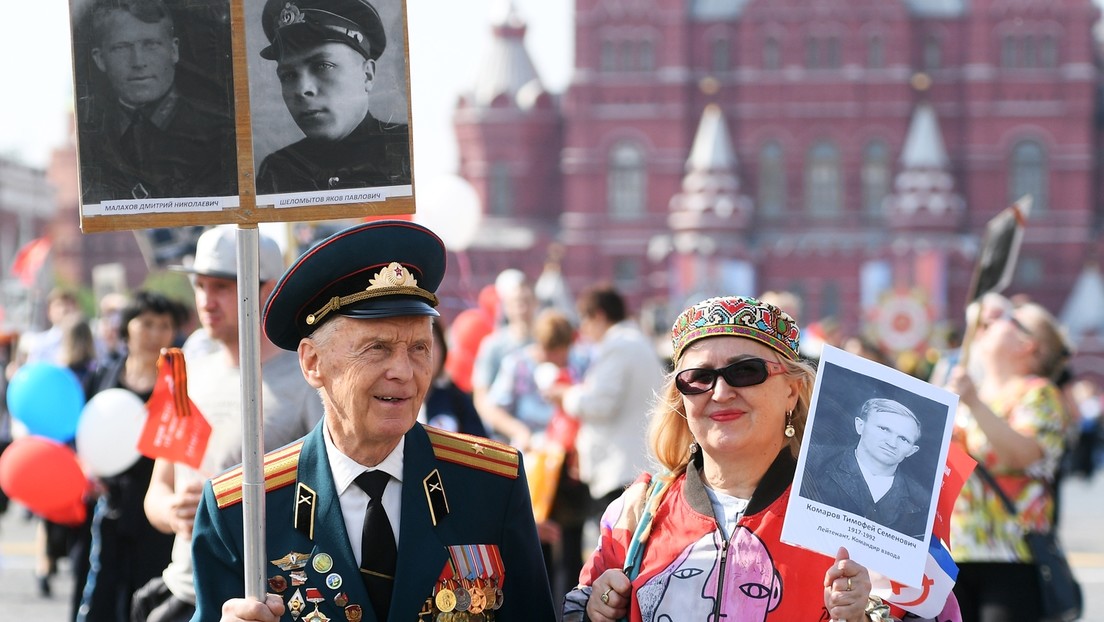 LIVE: Tag des Sieges – "Unsterbliches Regiment" marschiert durch Moskau