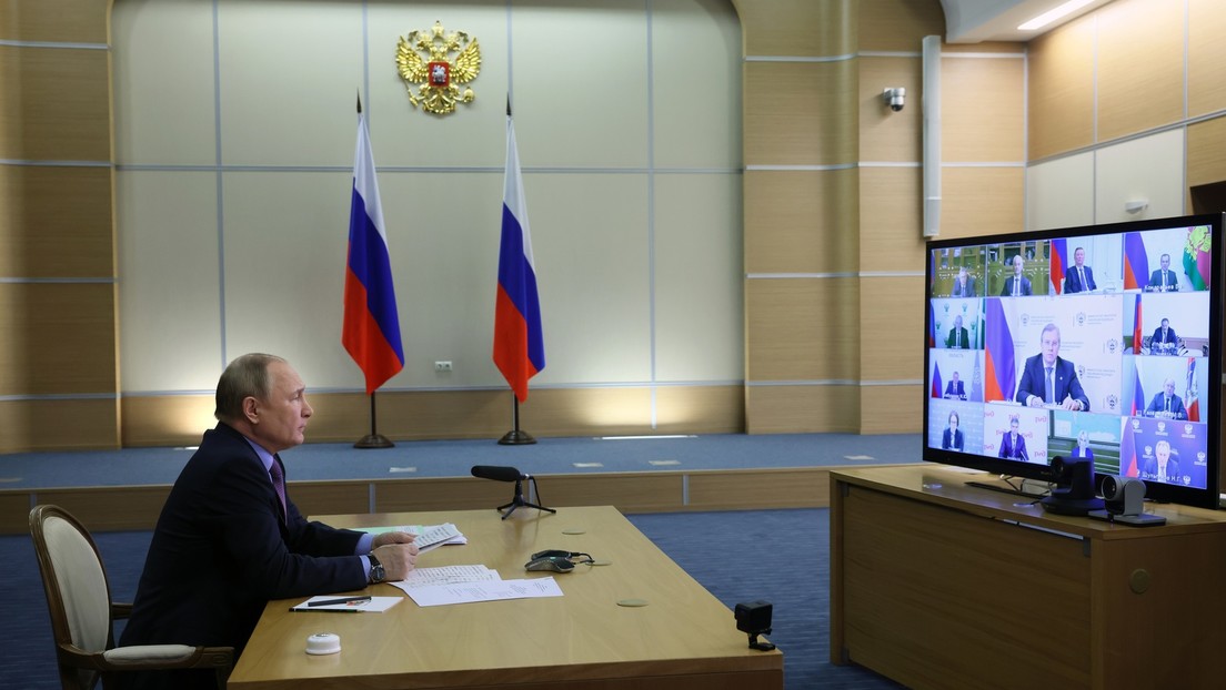 Wladimir Putin spricht beim Eurasischen Wirtschaftsforum in Bischkek