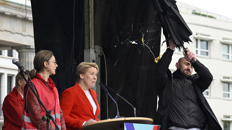 Zwischenfall am 1. Mai: Eierwurf bei Giffey-Auftritt