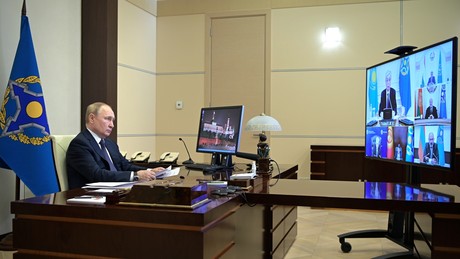 Wladimir Putin trifft sich mit Mitgliedern der Organisation des Vertrags über kollektive Sicherheit