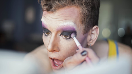 US-Militärstützpunkt Ramstein: Bibliothek lädt Kinder zu "Drag Queen Story Time" ein