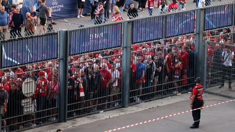 Pfefferspray vor dem Champions-League-Finale – Chaos am Stadion von Paris (Videos)