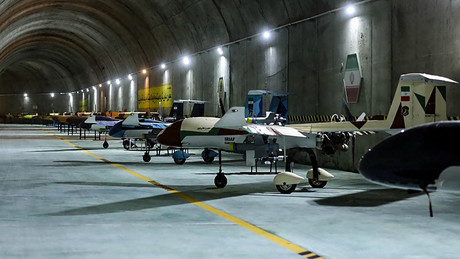 Iran enthüllt geheimen unterirdischen Stützpunkt für Kampfdrohnen