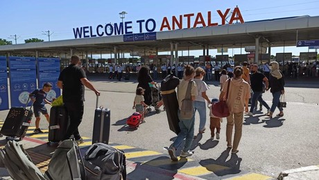 Urlaubspläne für den Sommer: Mehrheit der Russen fliegt in die Türkei oder bleibt zu Hause