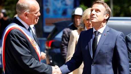 Parlamentswahl in Frankreich: Macron-Lager steuert auf Mehrheit zu
