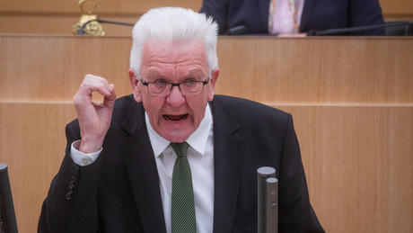 Kretschmann (Grüne) wünscht sich politisch für den Herbst "alles", zum Beispiel Ausgangssperren