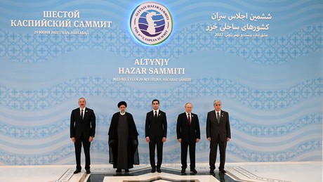 Gipfel der Anrainerstaaten des Kaspischen Meeres: Putin plädiert für Nord-Süd-Korridor in Eurasien