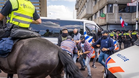 Bauernproteste in den Niederlanden: Stimmung kippt – Umweltministerin erhielt Gülle in den Vorgarten